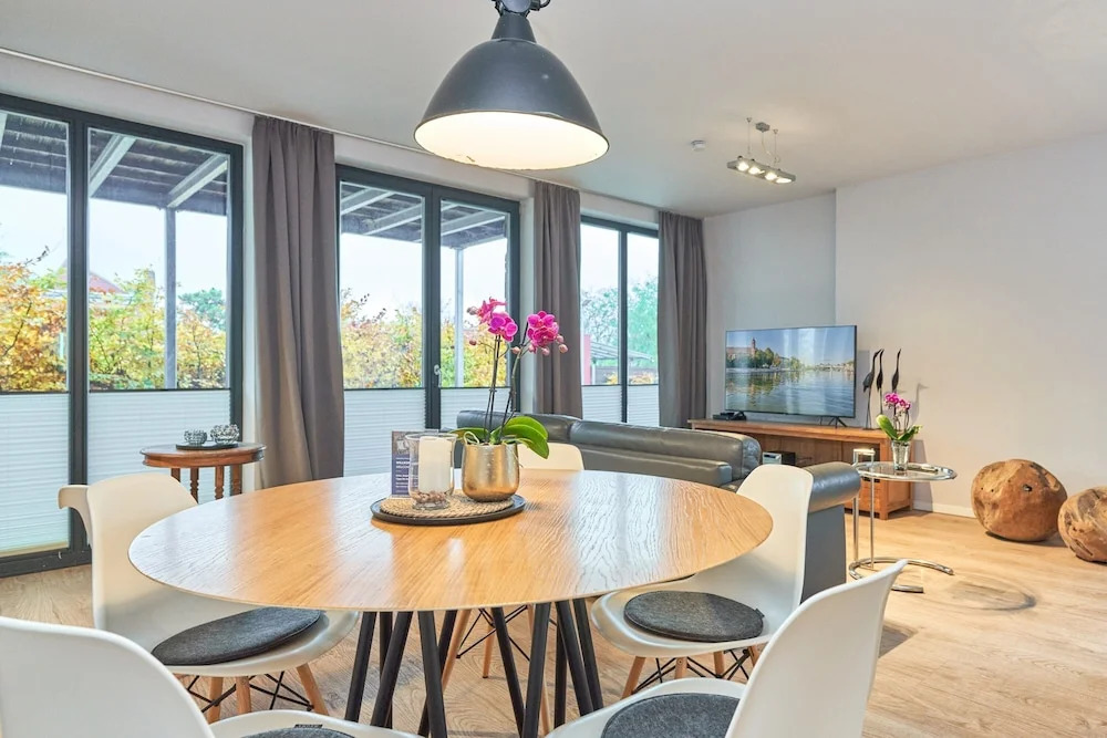 havelblau Ferienlofts - Stilvoll wohnen unmittelbar an der Havel - zentral - Küche - WLAN - Wallbox - Kajaks und Fahrräder vor Ort