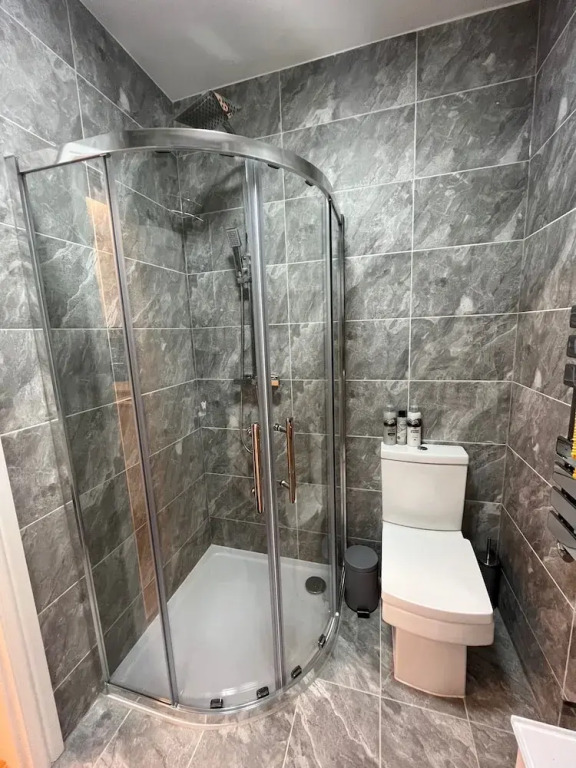 Cozy London Apartment , 2 Minutes to Tube!