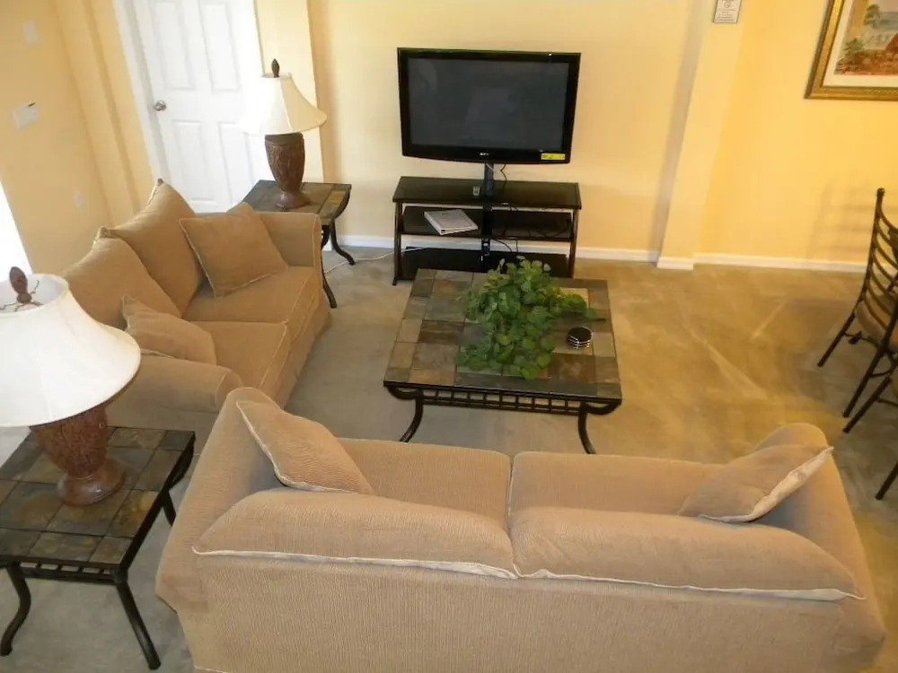 La Solana 3 Bedroom Villa with Private Pool by Florida Villas Direct