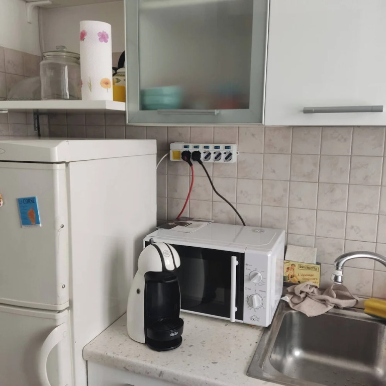 Apartment Near The Metro