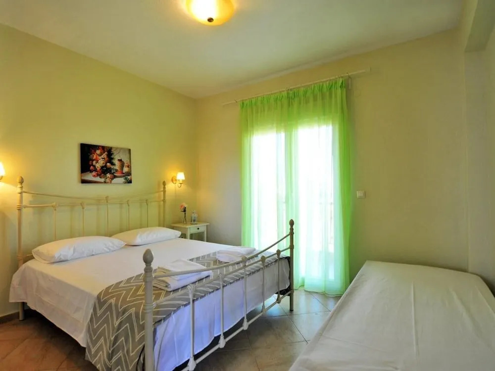 Fotinia Beach House 1st floor - Dionysiou Beac...