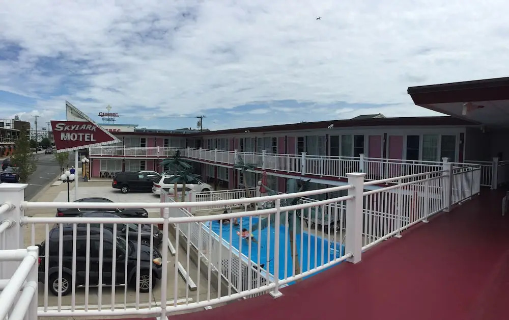 Skylark Resort Motel