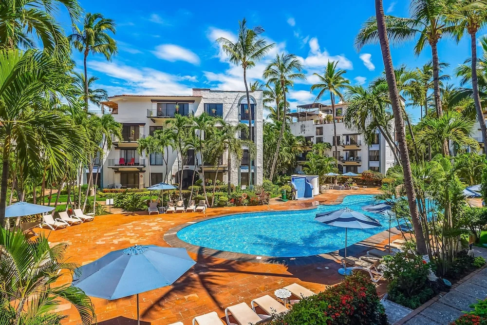 Cozy Apartment w/ Balcony, Pool Views, Free Wifi