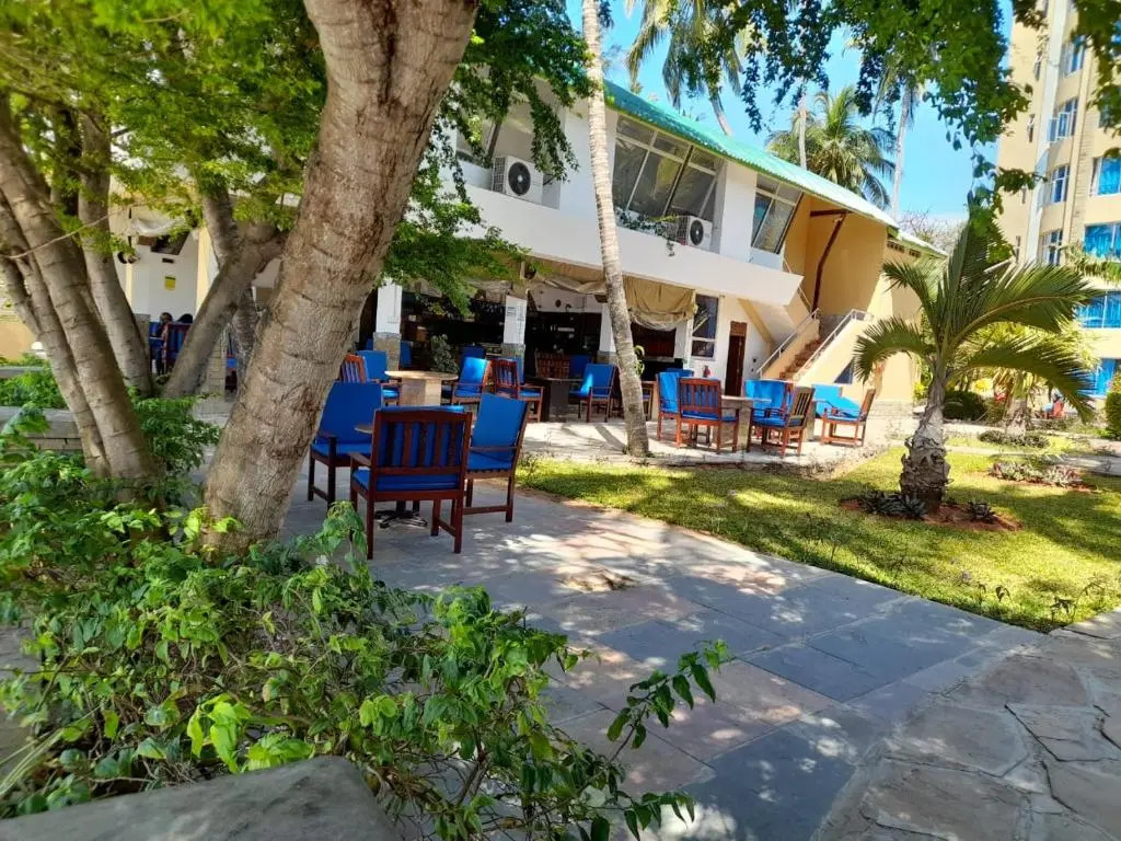 Lovely 2 bedroom beach front apartment