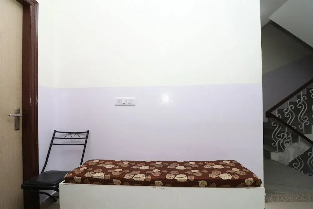 OYO 28620 Hotel Monarch