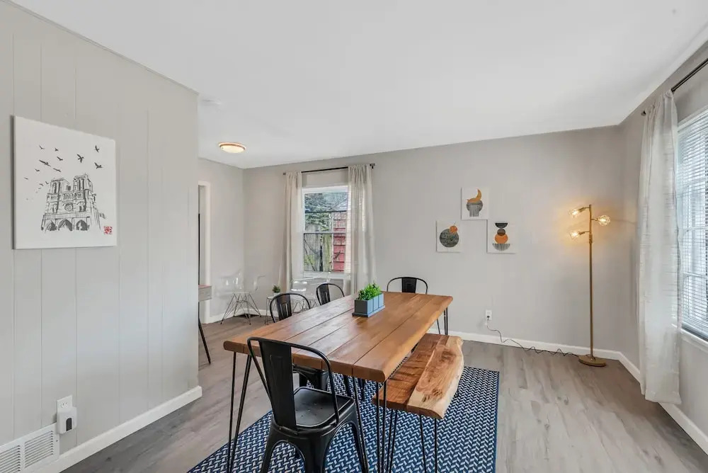 3 Blocks to Notre Dame 2 Bedroom 1 Bath Home 815