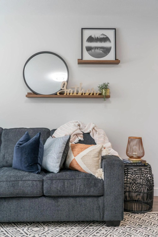 Livingston Way I Sleep 6 I Netflix I Kitchen I TV