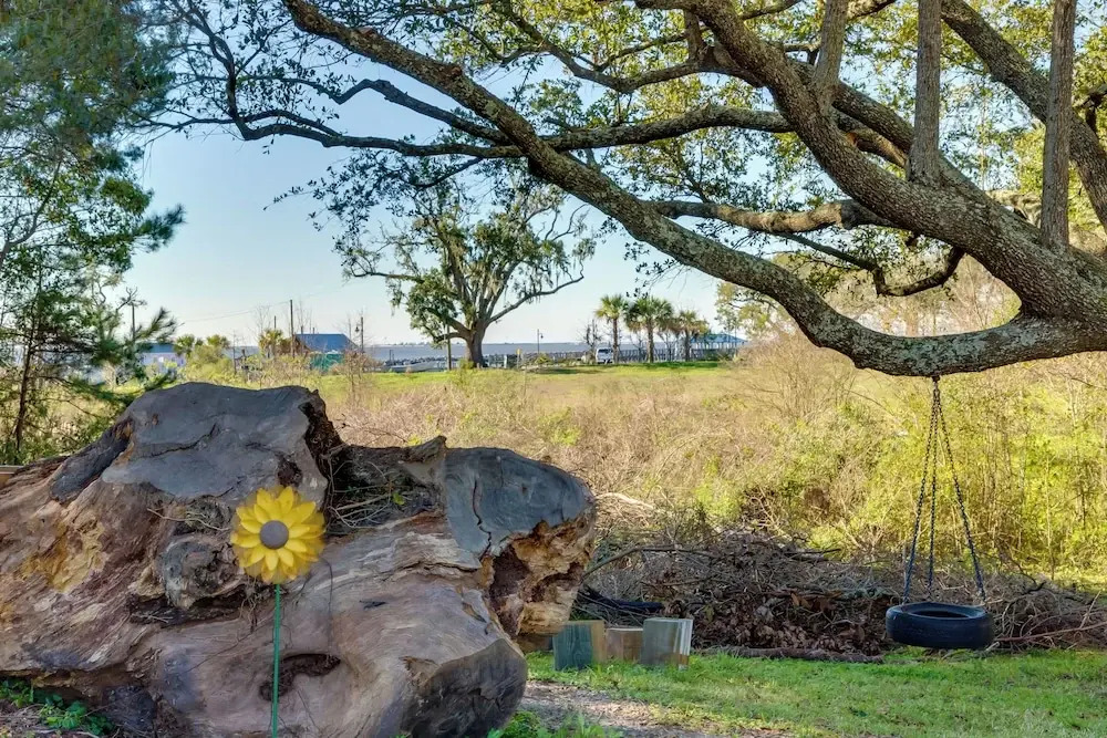 Harbor Oaks Haven: Walk to Front Beach & Downtown!