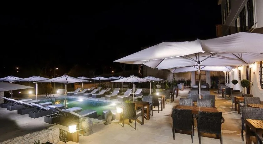 Dolphin Suites