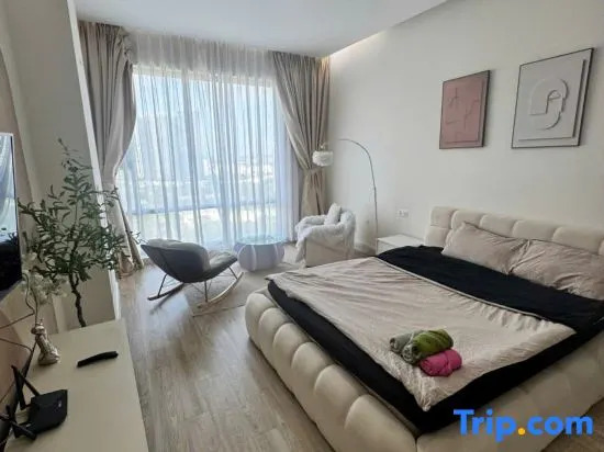 SECC Golden King Tower HappyHouse