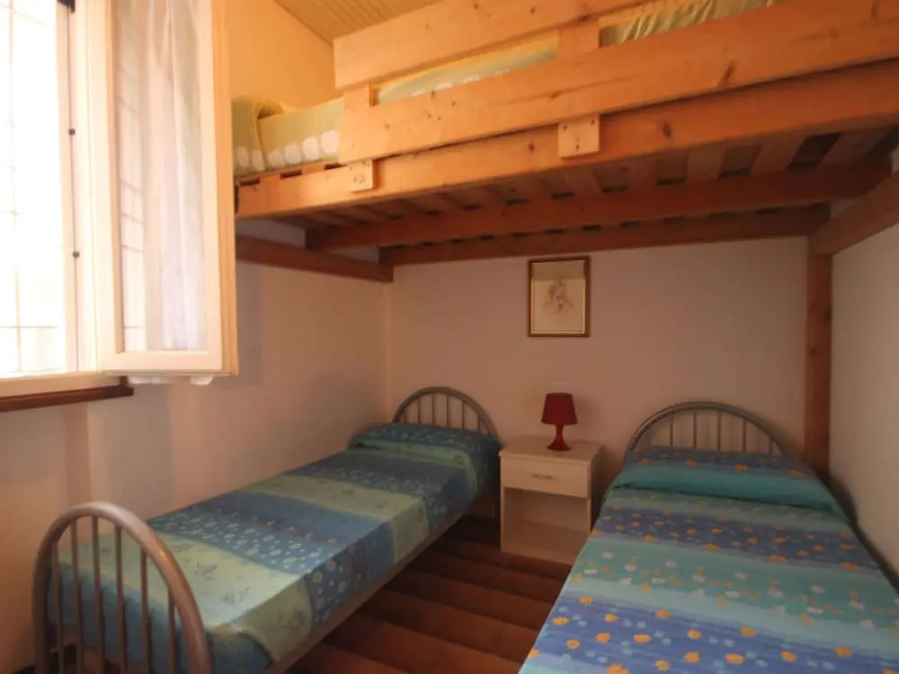 Spacious House near Beach with Private Garden & Interior Car Park