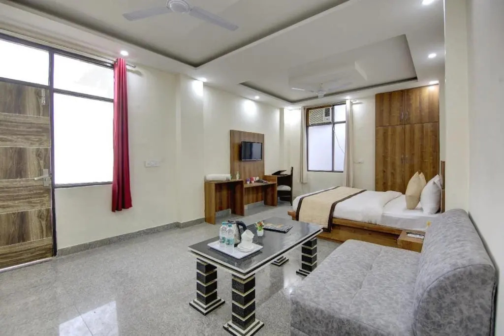 Hotel Premier Noida 135