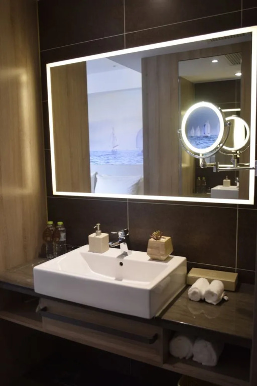 Atour Hotel Qingdao Olympic Sailing Center May Fourth Square
