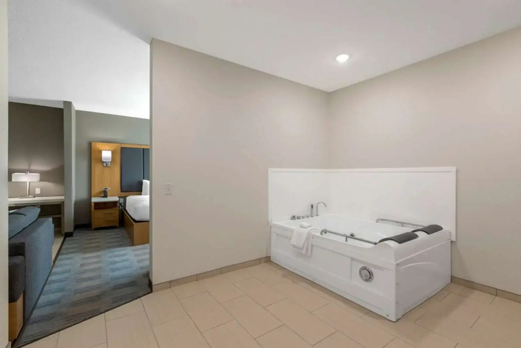 La Quinta Inn & Suites by Wyndham Coralville Iowa City