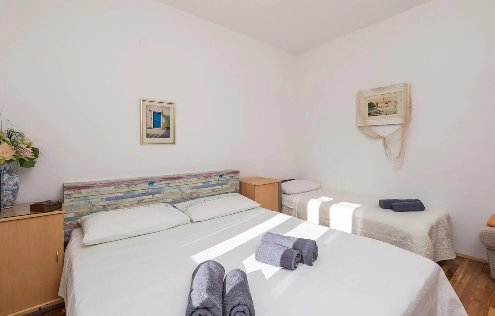 Stunning Home in Kremenici With Wifi and 2 Bedrooms