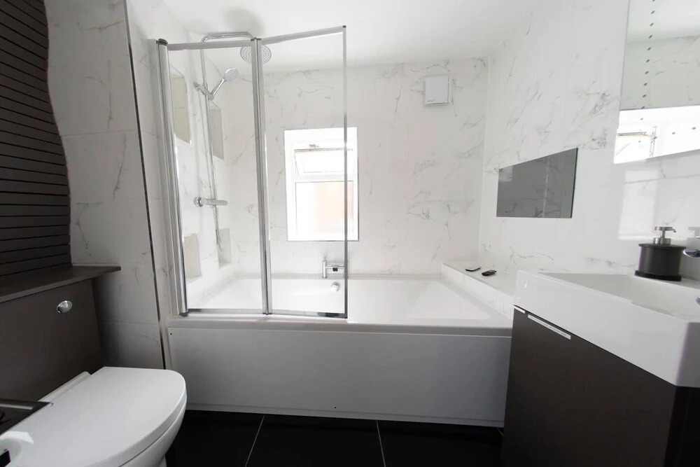 Luxury 3-bed Apartment in Bournemouth Nr Beach