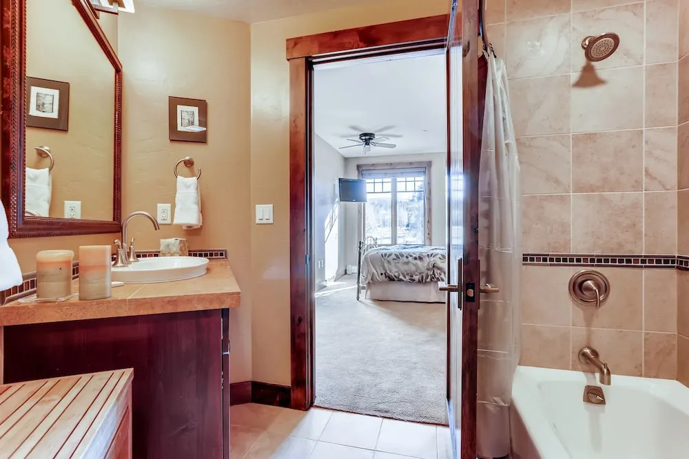Luxury Water House Ski W/ Pool & Hot Tubs 3 Bedroom Condo