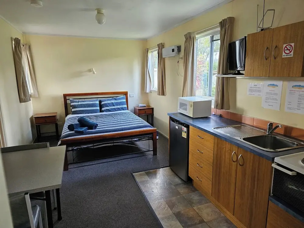 Snug Beach Cabin And Caravan Park