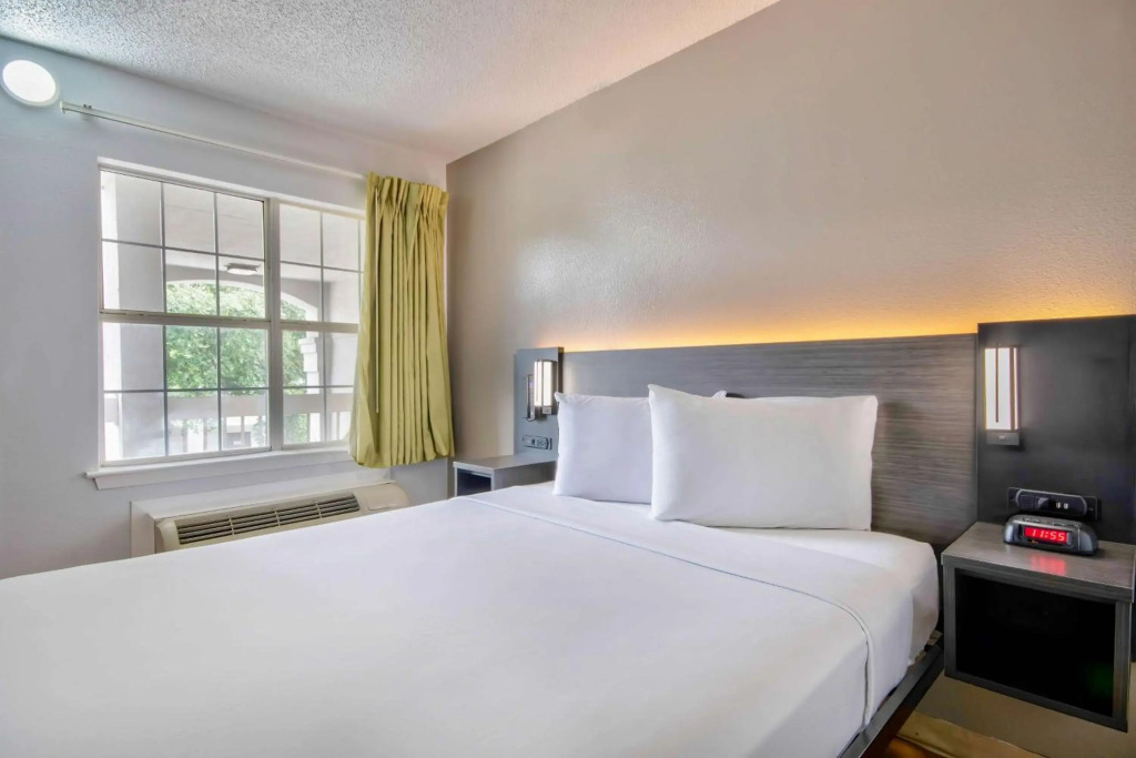 Studio 6 Extended Stay - San Antonio, TX - Six Flags