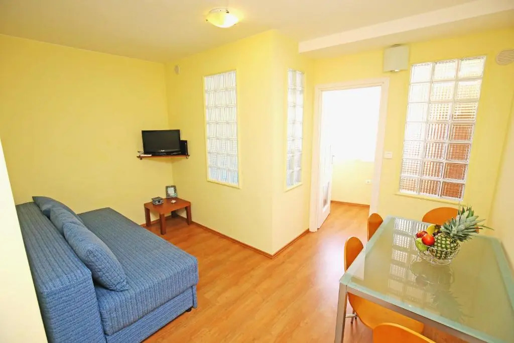 SOLARIS Modern & Comfortable Apartments with Free Private Parking