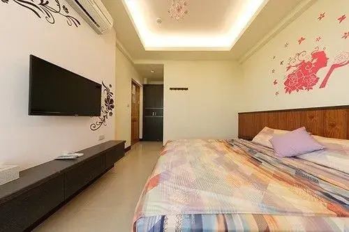 Round Bed