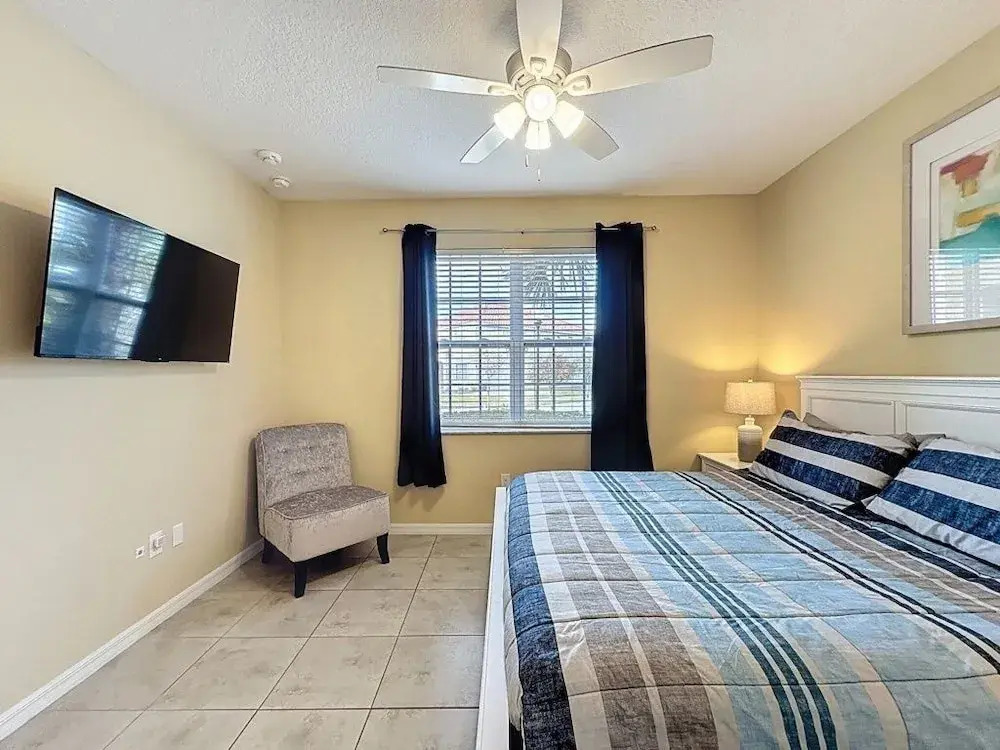 Veranda Home, 8br, 6 En-suites, Lake View,pool/spa 8 Bedroom Villa by RedAwning