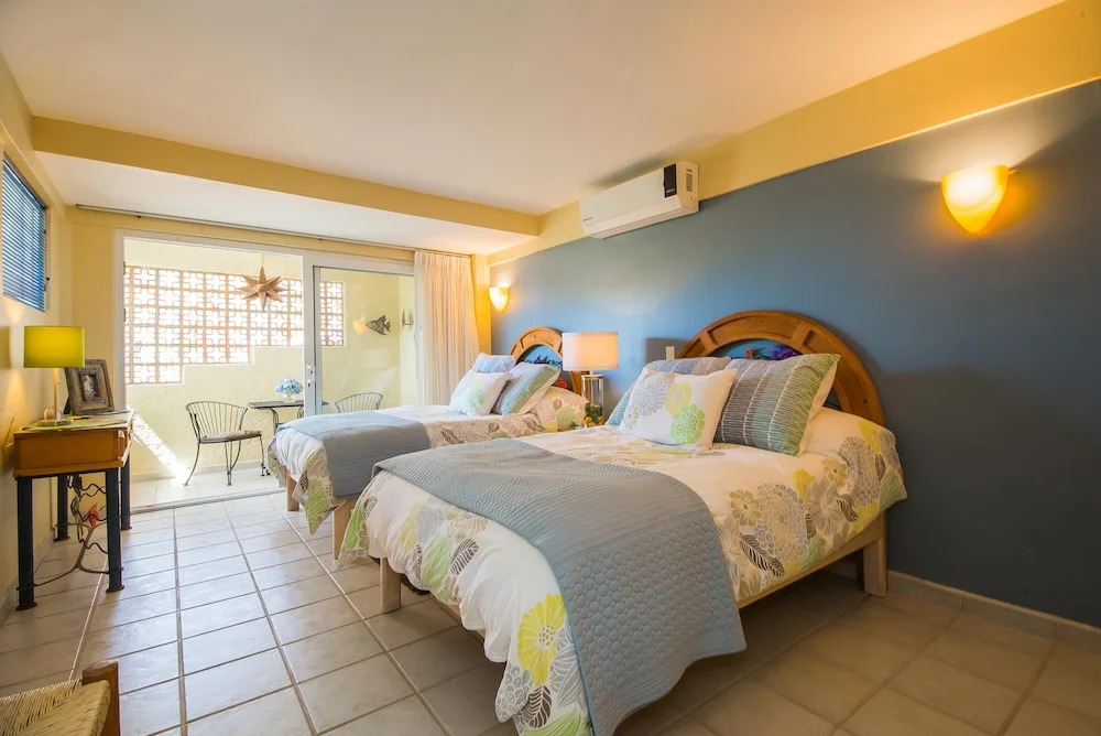 4BR 4BA 1 Mile from Beach&Downtown, Villa Ladrillo