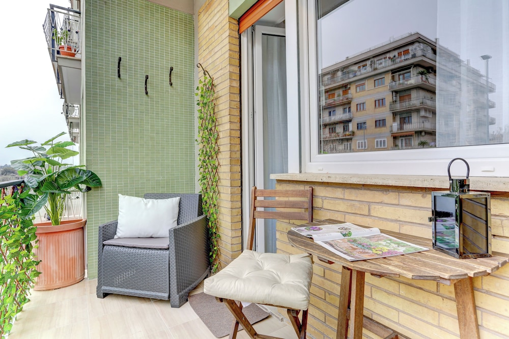 SAN GIOVANNI Appia Park - Stylish apartment with balcony - Metro A - 10 min City Center
