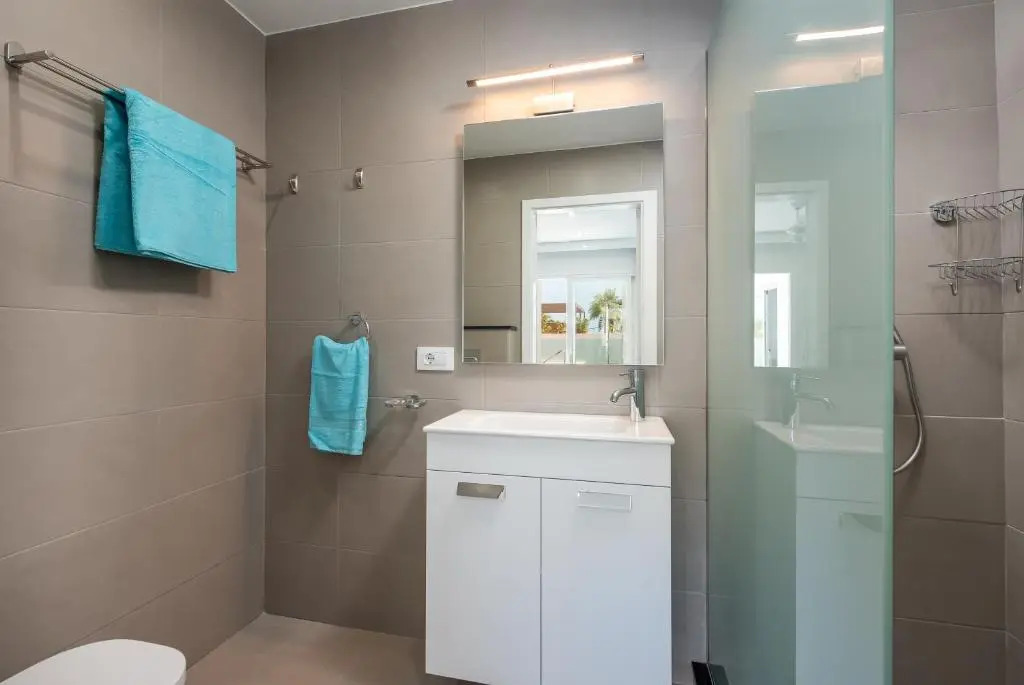 Luxurious VILLA - 300M2 - private HEATED pool - garage - WiFi