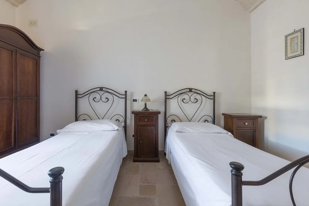 3279 Trullo Due Coni by Barbarhouse