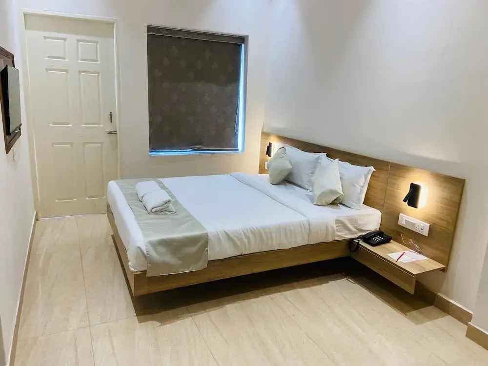 Zip By Spree Hotels Neelam Nakshatra