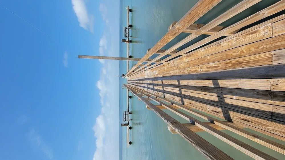Laguna Bay 3 Bedroom Condo by Redawning