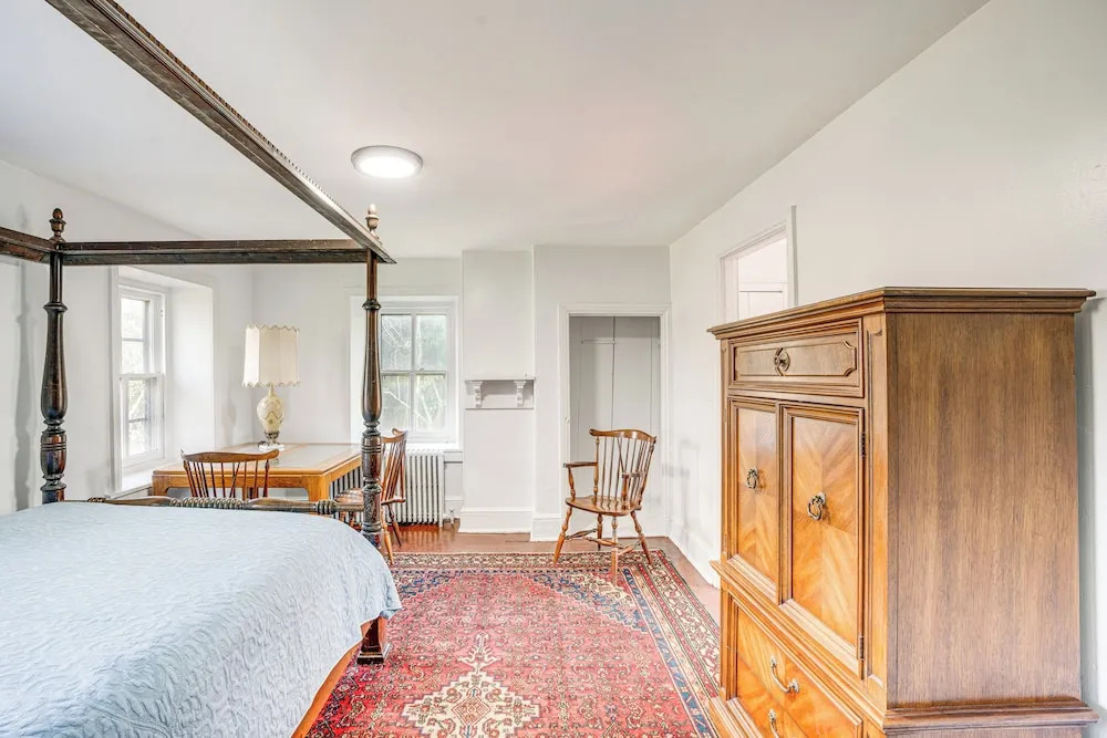 Experience a 17th-century Spring Manor