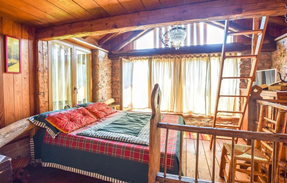 Amazing Home In Lamon With Wifi