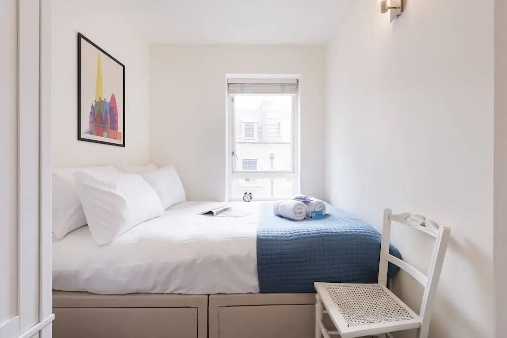 Bright Charing Cross Apartment