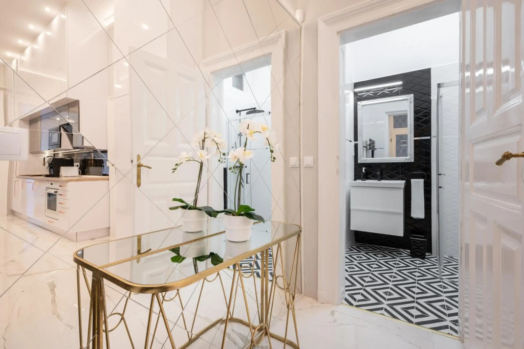Premium Art Deco Apartment at Broadway // 4BDR & 3BR