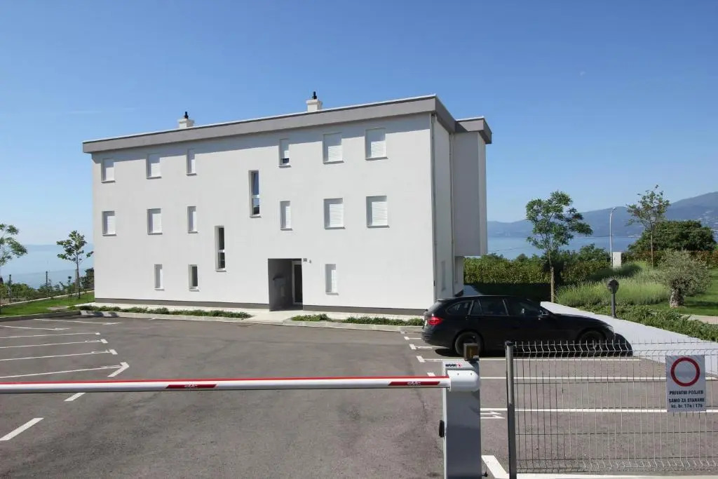 Studio apartment Miramare
