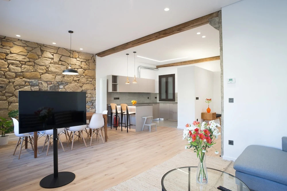 001 / Cantabric Plaza, Near La Zurriola Beach - Apartment for 8 People in San Sebastián
