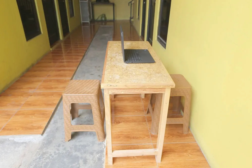 OYO 93021 Kost Dison