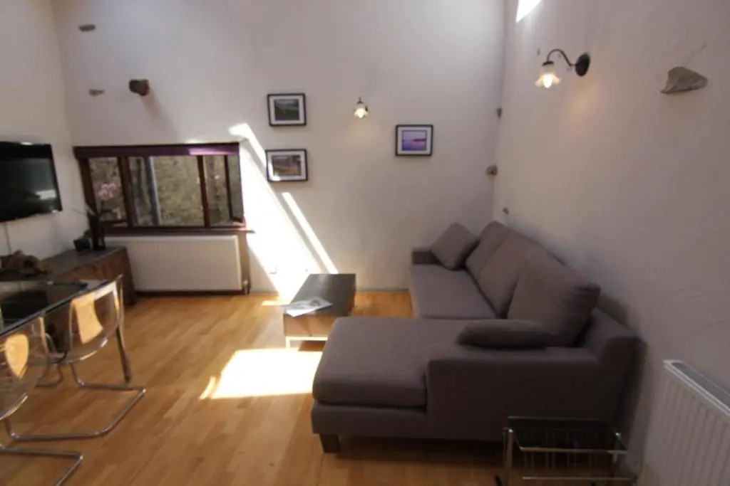 2 leather lane