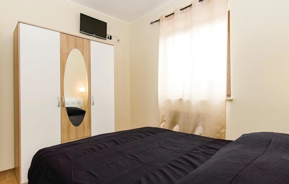 Beautiful Home in Nedescina With Wifi and 7 Bedrooms
