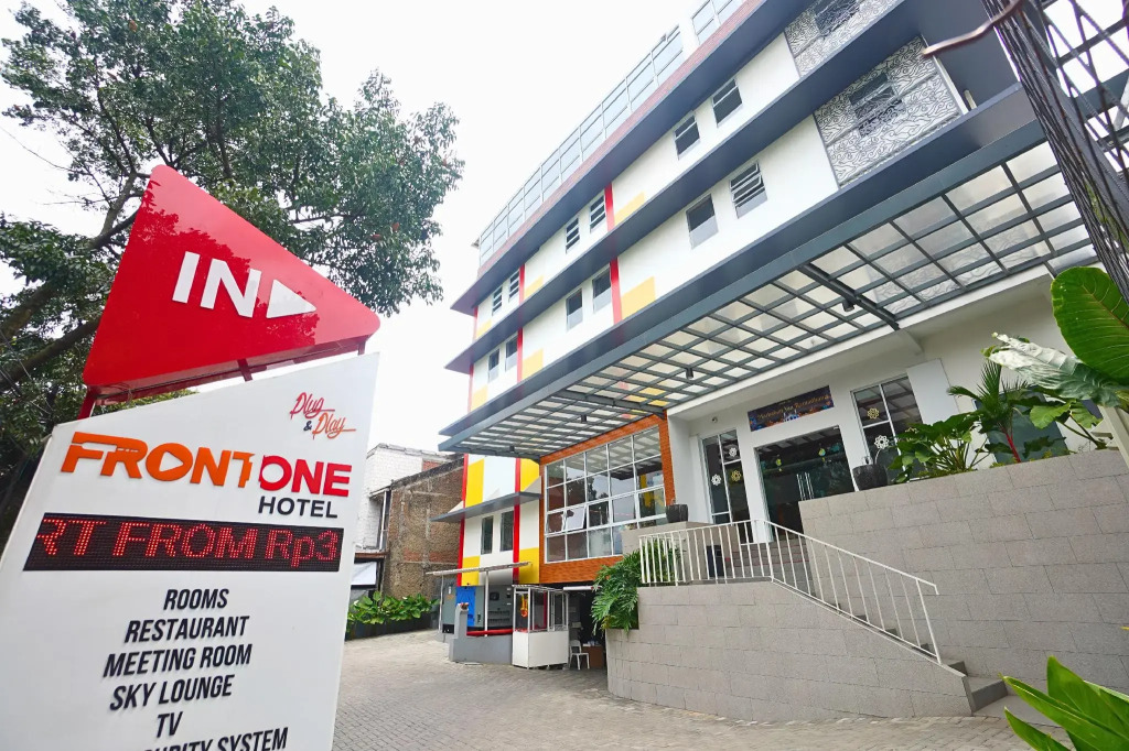 Front One Hotel Pasir Koja Bandung