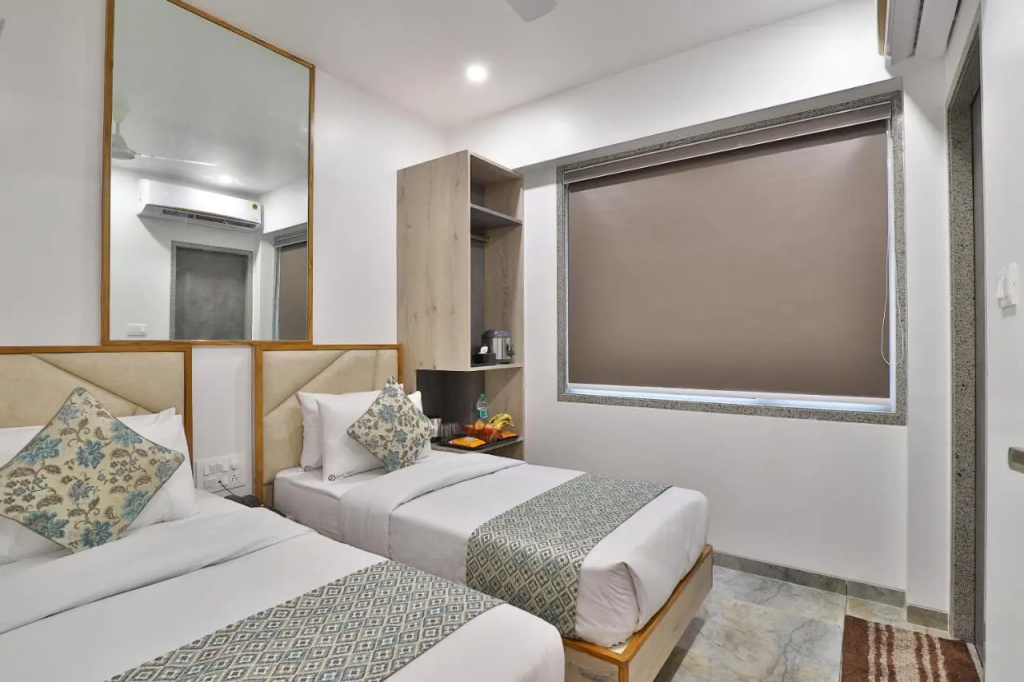 7 Orbit Hotel, Surat