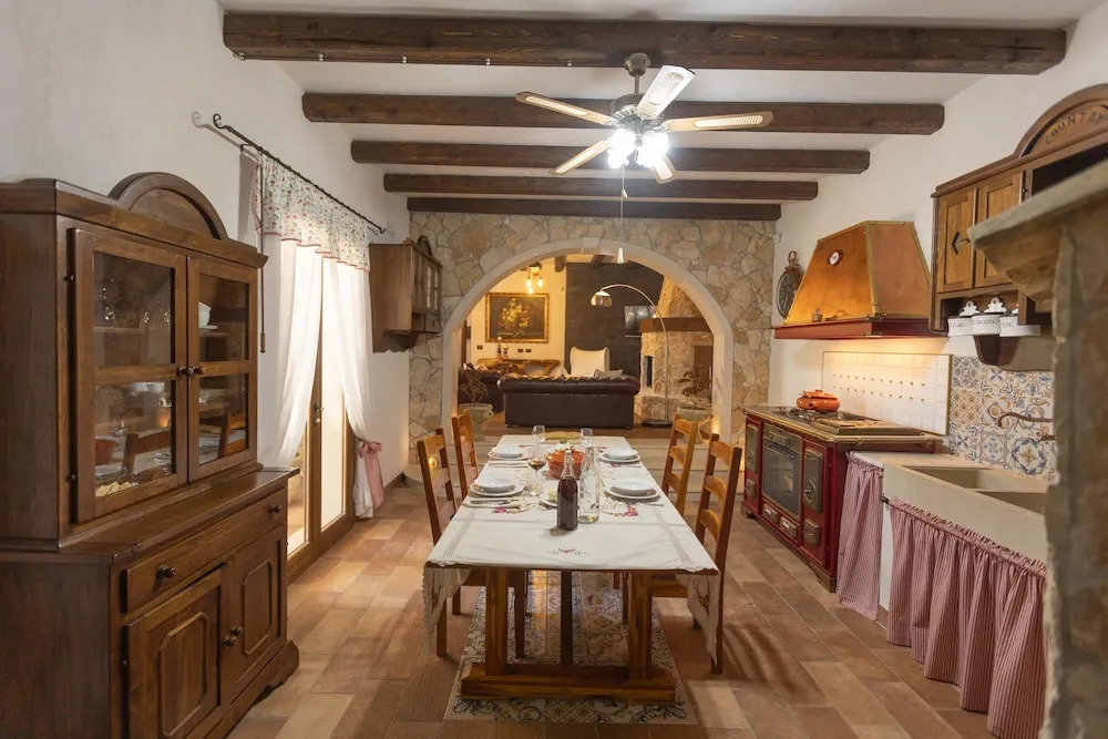 VILLA I MORI 4, Emma Villas