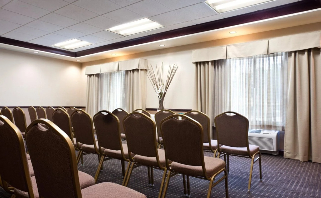 Holiday Inn Express & Suites Chicago West-OHare Arpt Area by IHG