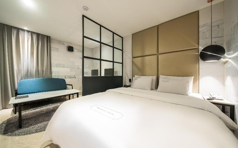 Docking Hotel