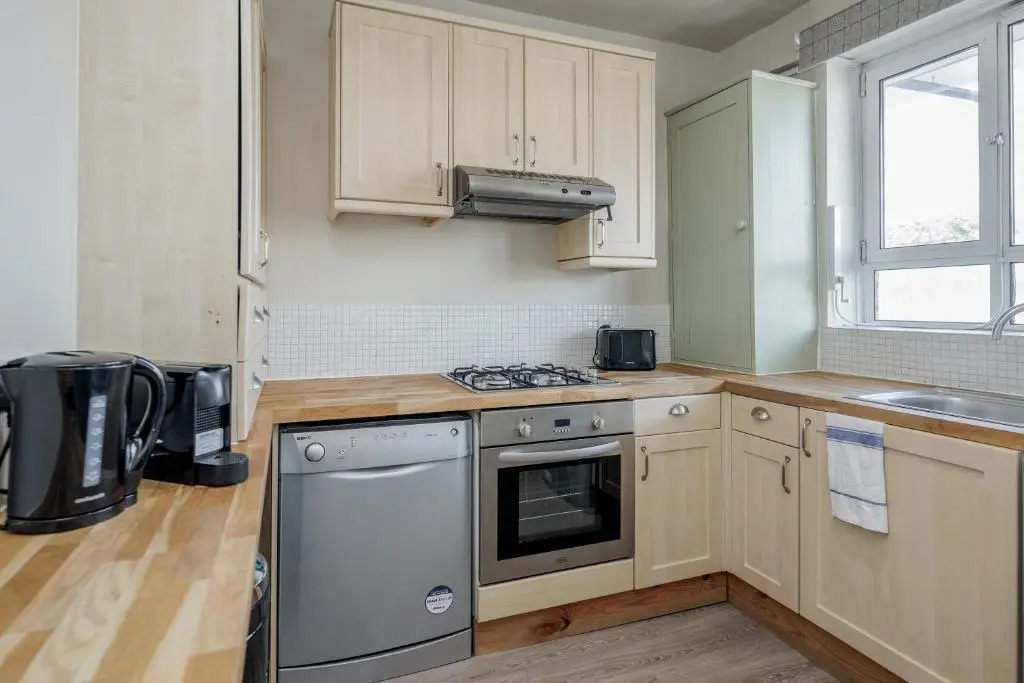 Perfect Location 2 Bed South Kensington Knightsbridge Chelsea with AC