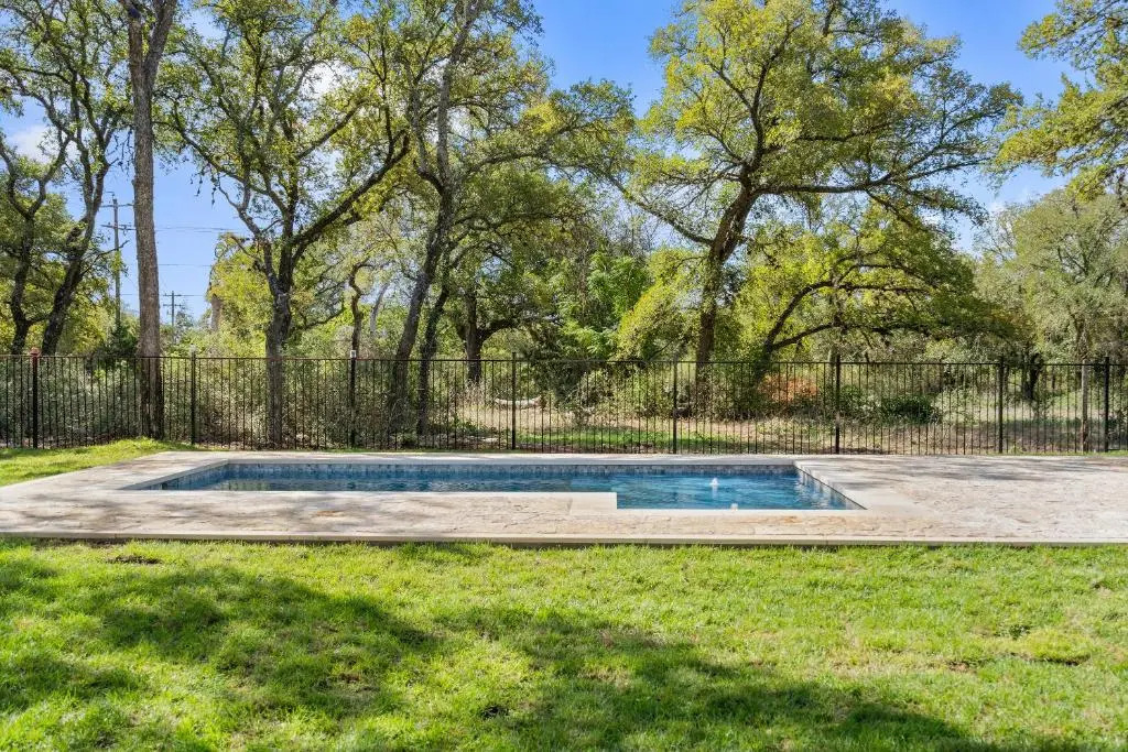 Upscale Home With Pool and Firepit - Close to Mercer St!