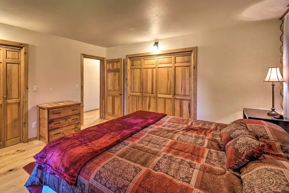 Cabin on Kenai Peninsula: Family & Group Friendly!