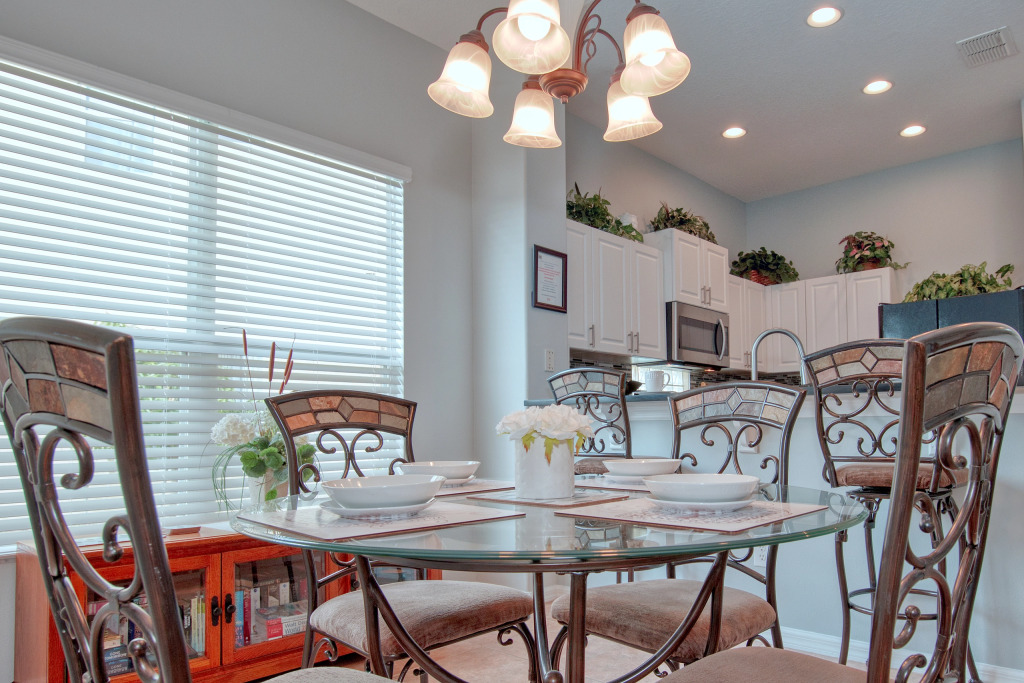 Gorgeous 5 bed with south facing pool, Davenport, US